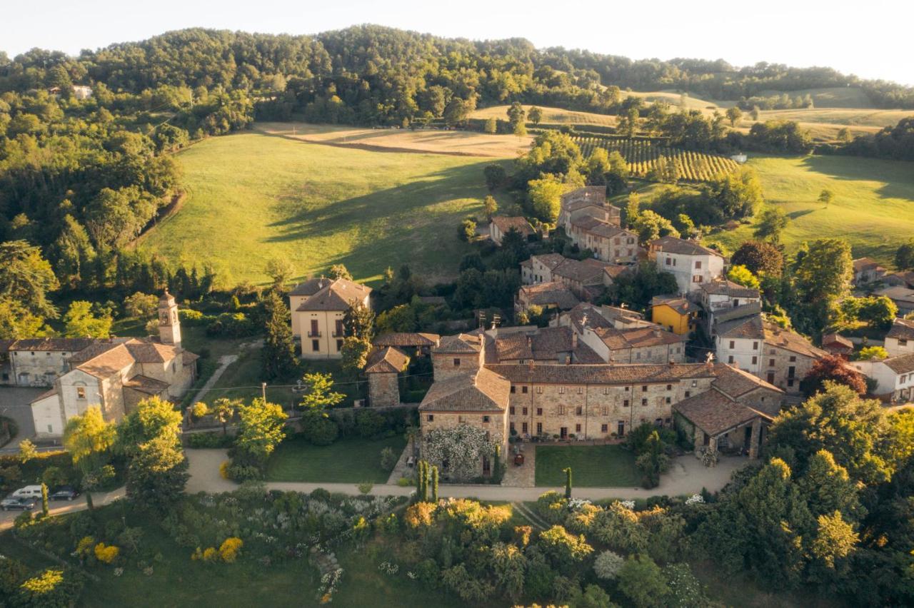 Il Castello Di Tassara Bed & Breakfast ภายนอก รูปภาพ