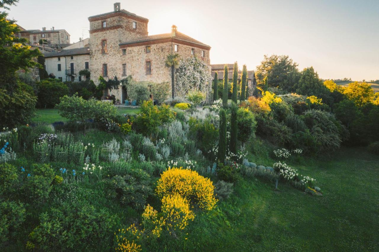 Il Castello Di Tassara Bed & Breakfast ภายนอก รูปภาพ