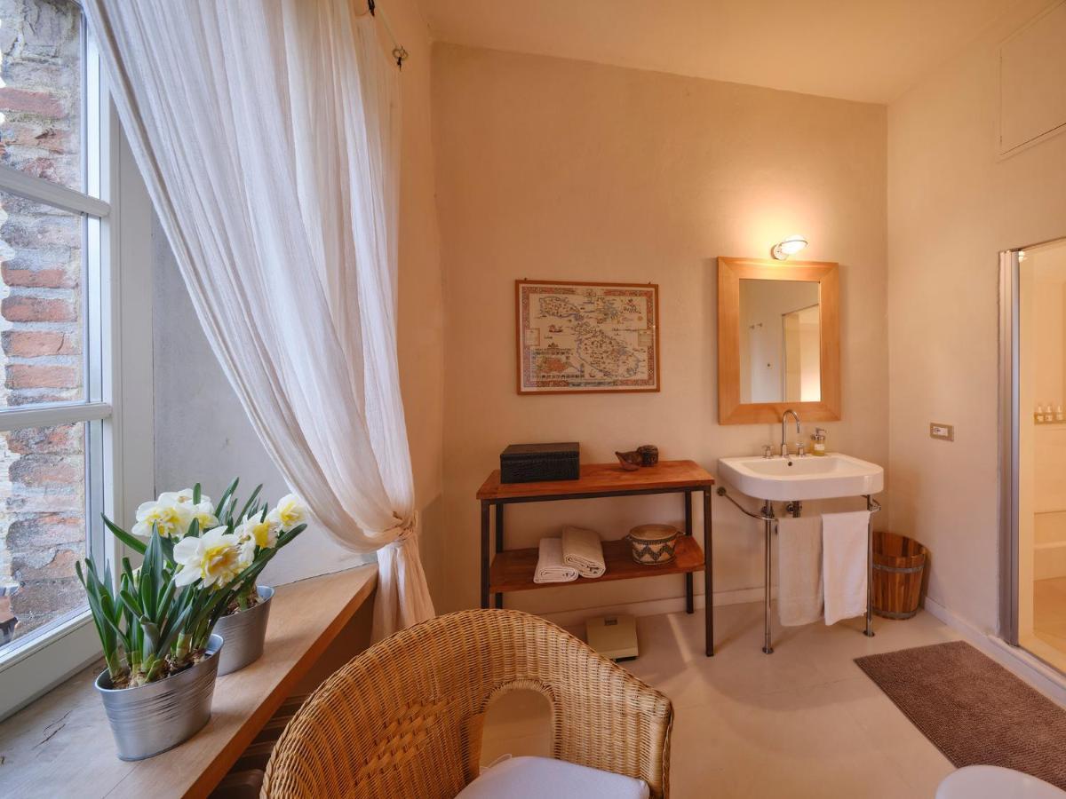 Il Castello Di Tassara Bed & Breakfast ภายนอก รูปภาพ