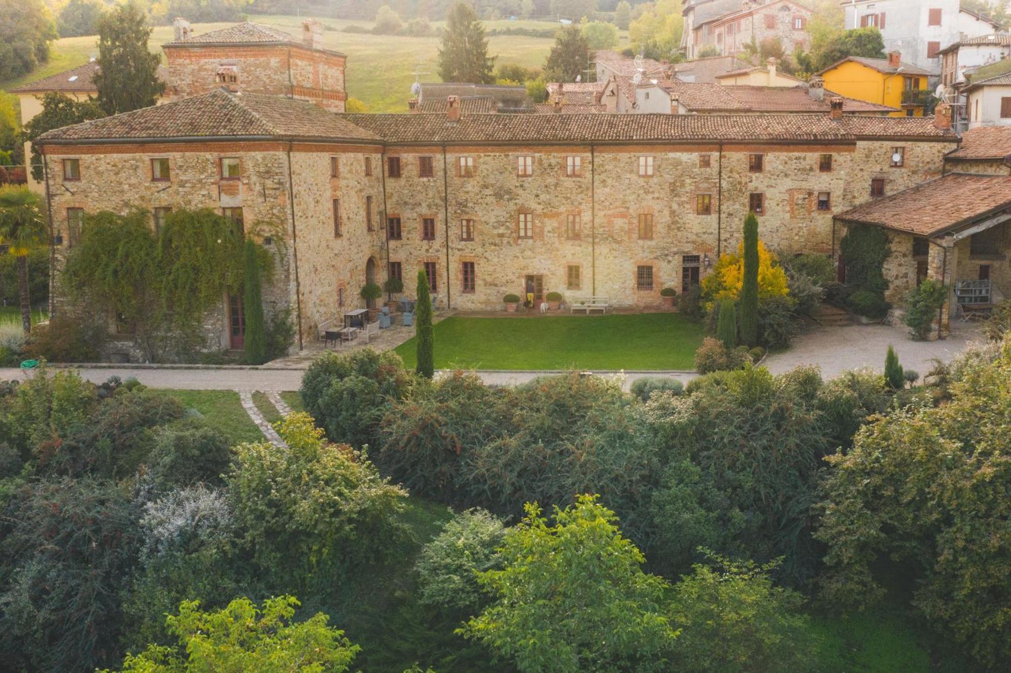 Il Castello Di Tassara Bed & Breakfast ภายนอก รูปภาพ